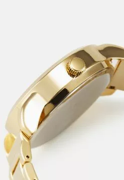 Pier One SET - Horloge -Pier One Winkel 2fc7a07d9f444e31ae7e83360558e653