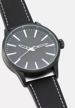 Pier One UNISEX - Horloge -Pier One Winkel 370ad5cb755f444b9aa15a53da275e3a