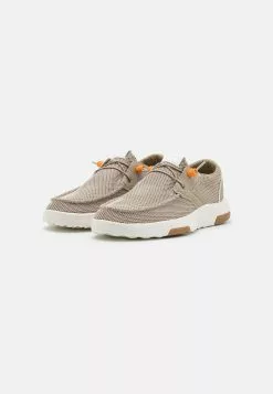 Pier One Sneakers Laag