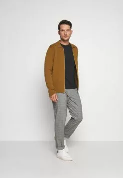 Pier One Winkel -Pier One Winkel e4cda864c02146c5a014440431b18626