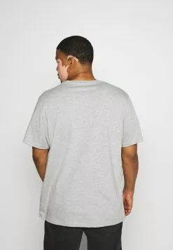 Pier One 5 PACK - T-shirt Basic 9 Pier One 5 PACK - T-shirt Basic -Pier One Winkel ec3697a3377045a681099b809ac45742